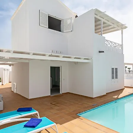 Villa Lovely 3-bed In Puerto Del Carmen *