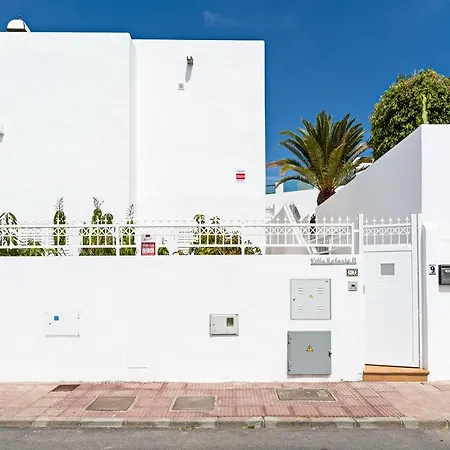 Lovely 3-bed In Puerto Del Carmen Villa Puerto del Carmen (Lanzarote)