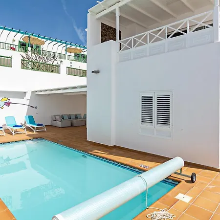 Lovely 3-bed In Puerto Del Carmen Villa Puerto del Carmen (Lanzarote)