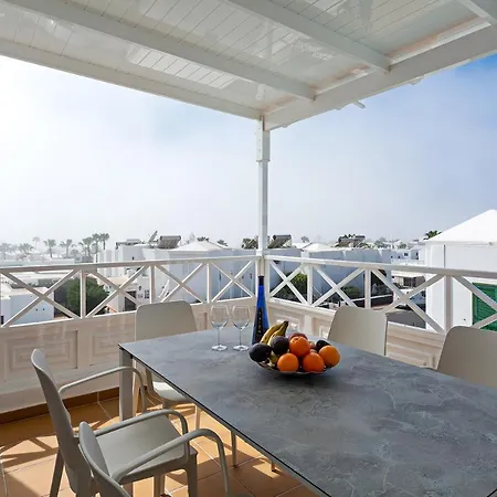 Lovely 3-bed In Puerto Del Carmen Villa