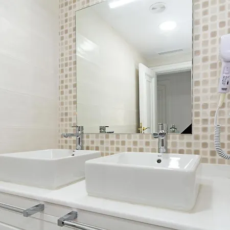 Lovely 3-bed In Puerto Del Carmen